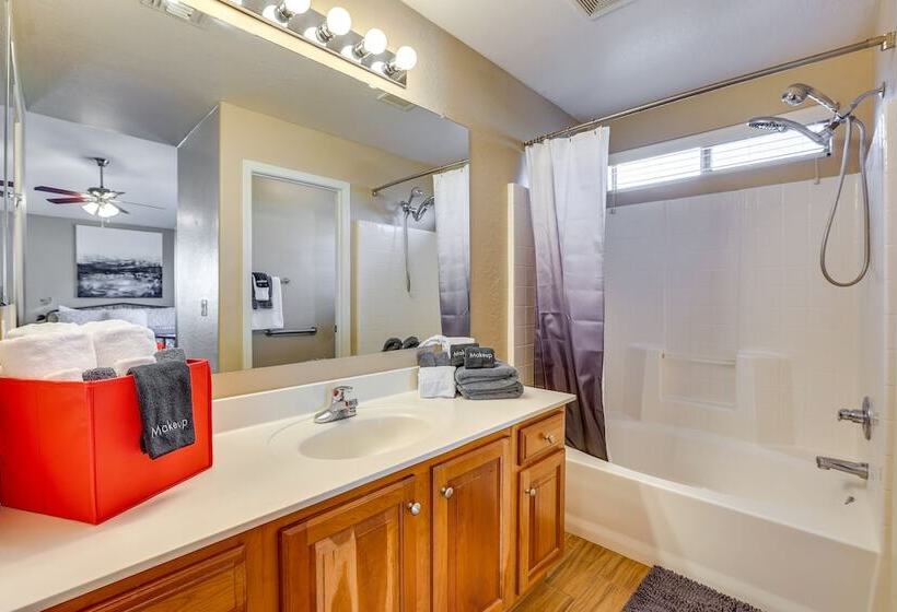 Sunny Surprise Home: Heated Outdoor Pool, Hot Tub!