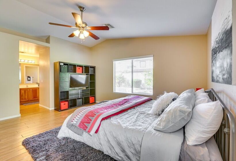 Sunny Surprise Home: Heated Outdoor Pool, Hot Tub!