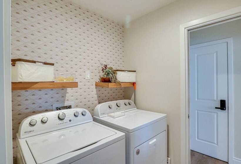 Topocks Premier Luxury Rental Home: 5 Mi To River