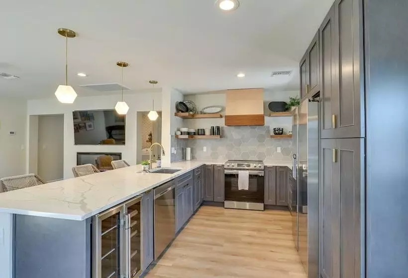 Topocks Premier Luxury Rental Home: 5 Mi To River