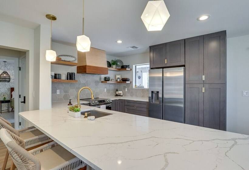 Topocks Premier Luxury Rental Home: 5 Mi To River