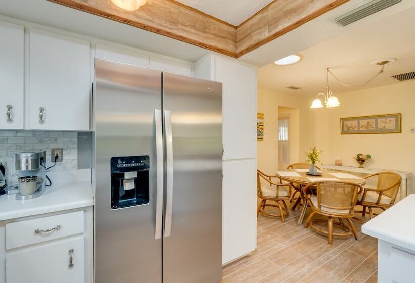 Tranquil Venice Escape W/ Private Backyard Oasis!