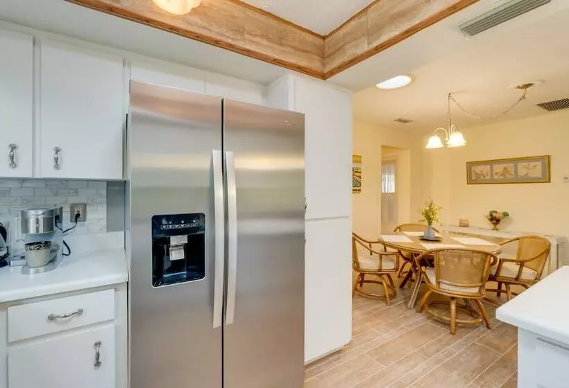 Tranquil Venice Escape W/ Private Backyard Oasis!
