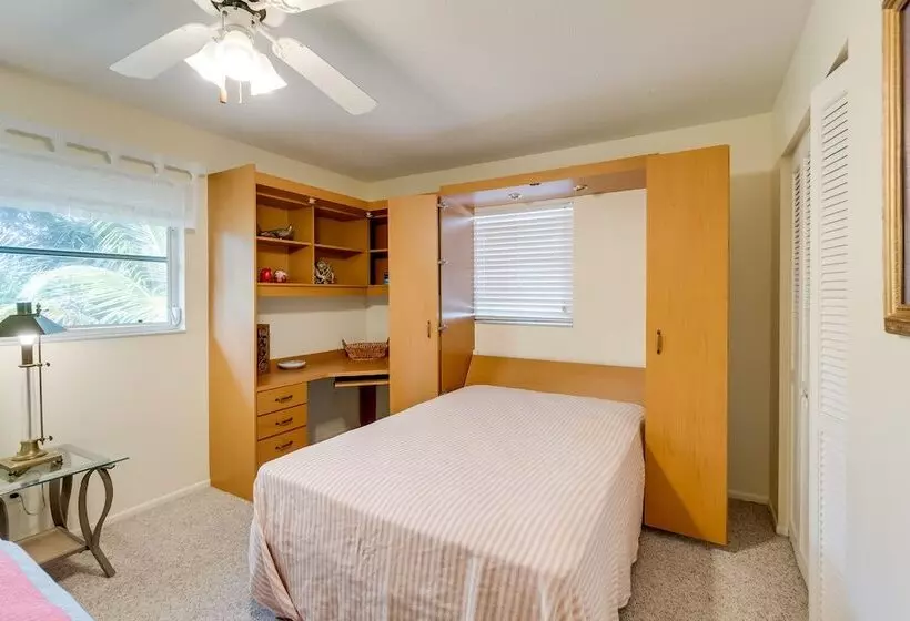 Tranquil Venice Escape W/ Private Backyard Oasis!