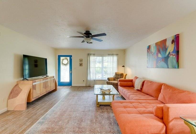 Tranquil Venice Escape W/ Private Backyard Oasis!