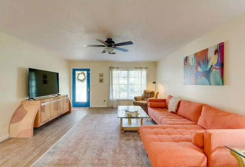 Tranquil Venice Escape W/ Private Backyard Oasis!