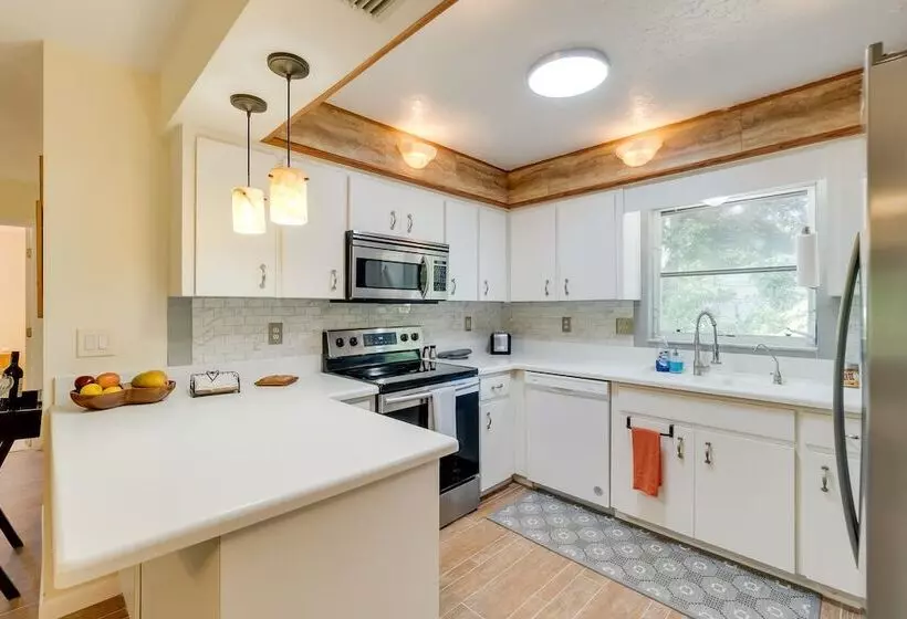 Tranquil Venice Escape W/ Private Backyard Oasis!