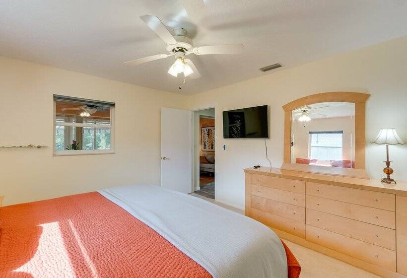 Tranquil Venice Escape W/ Private Backyard Oasis!