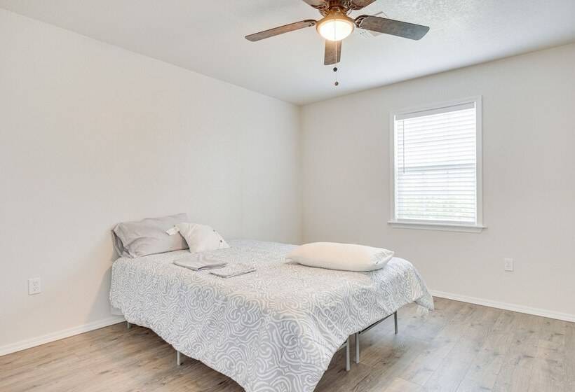 Updated Home W/ Yard ~ 14 Mi To Quartz Mountain!