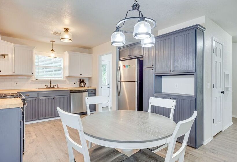 Updated Home W/ Yard ~ 14 Mi To Quartz Mountain!