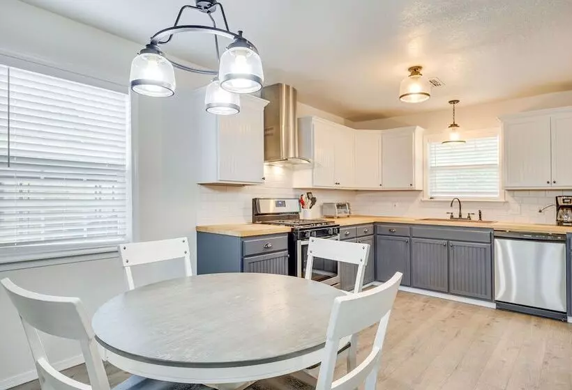 Updated Home W/ Yard ~ 14 Mi To Quartz Mountain!