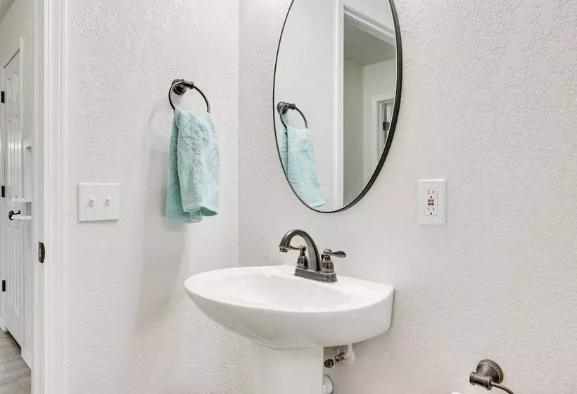 Updated Home W/ Yard ~ 14 Mi To Quartz Mountain!