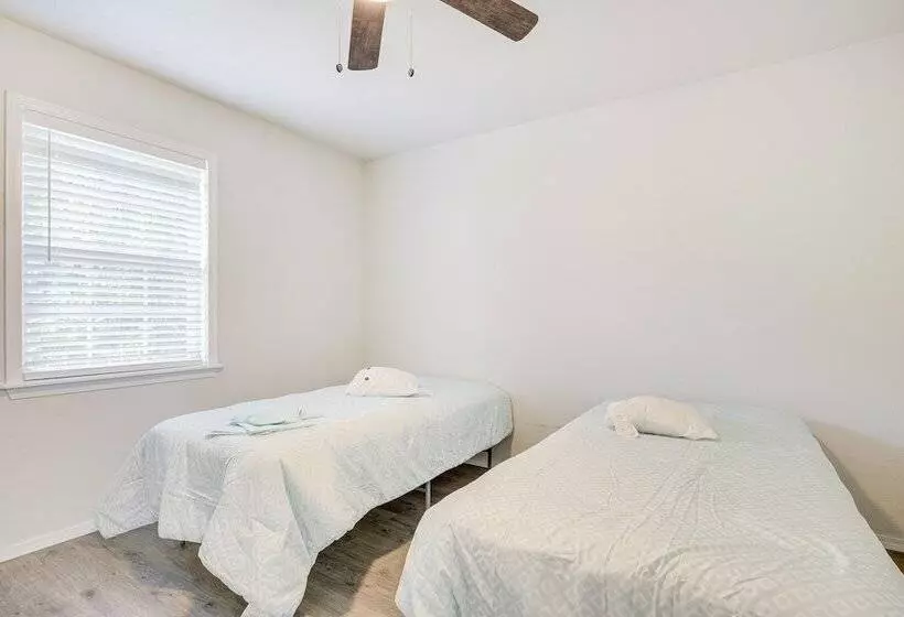 Updated Home W/ Yard ~ 14 Mi To Quartz Mountain!