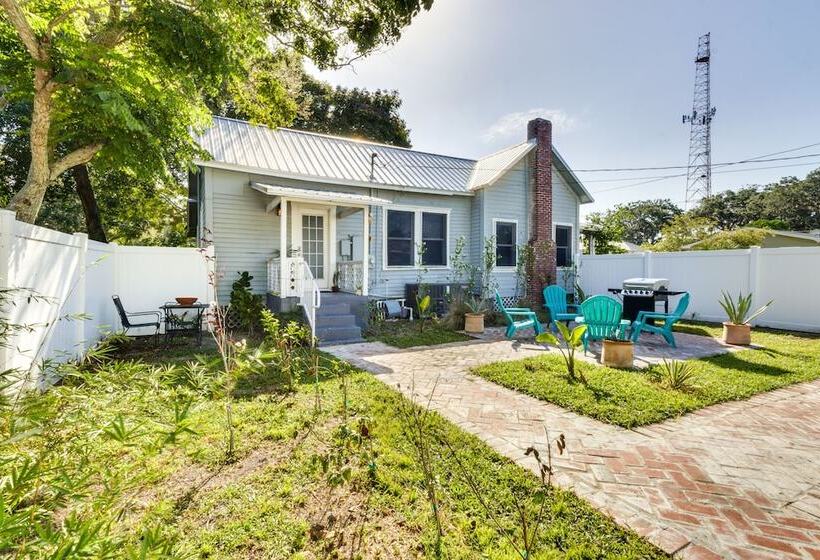 Fire Pit & Yard: Updated Winter Garden Home!