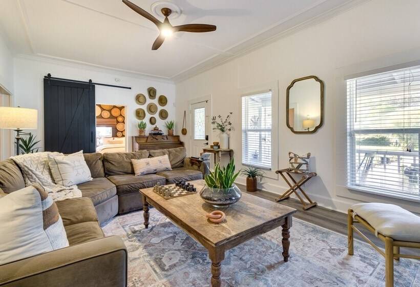 Fire Pit & Yard: Updated Winter Garden Home!