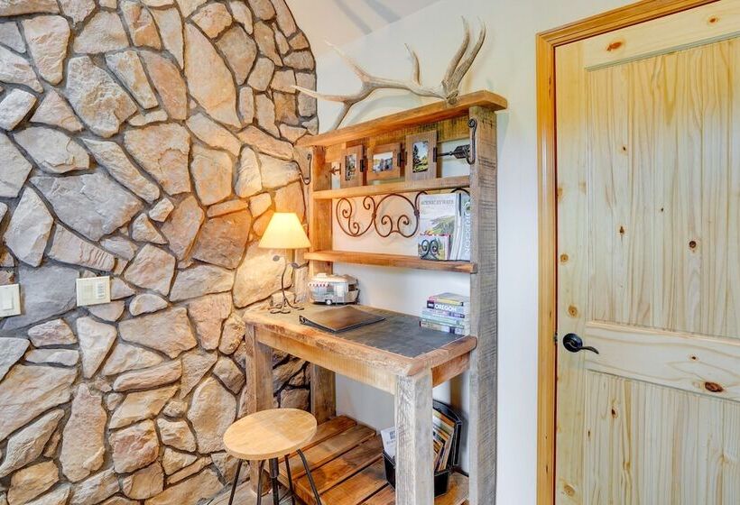 Waterfront Home W/ Hot Tub & Fire Pit In Sunriver!