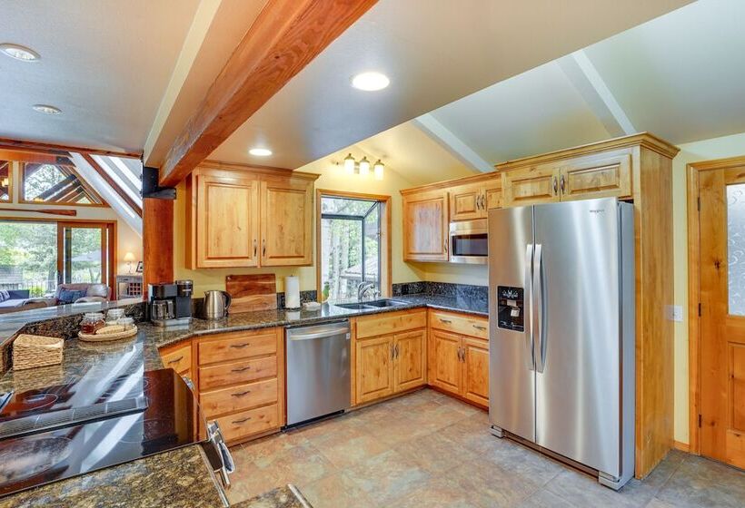 Waterfront Home W/ Hot Tub & Fire Pit In Sunriver!