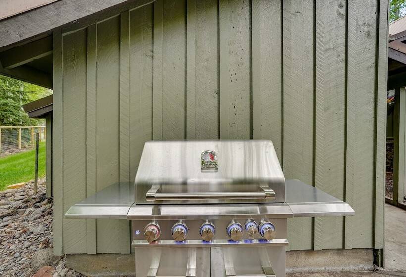 Waterfront Home W/ Hot Tub & Fire Pit In Sunriver!