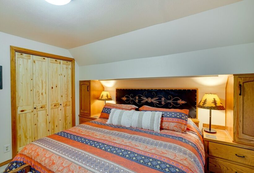 Waterfront Home W/ Hot Tub & Fire Pit In Sunriver!