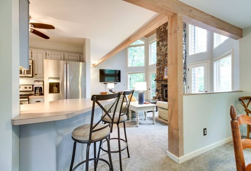 Wintergreen Resort Home W/ Deck, 1 Mi To Skiing!