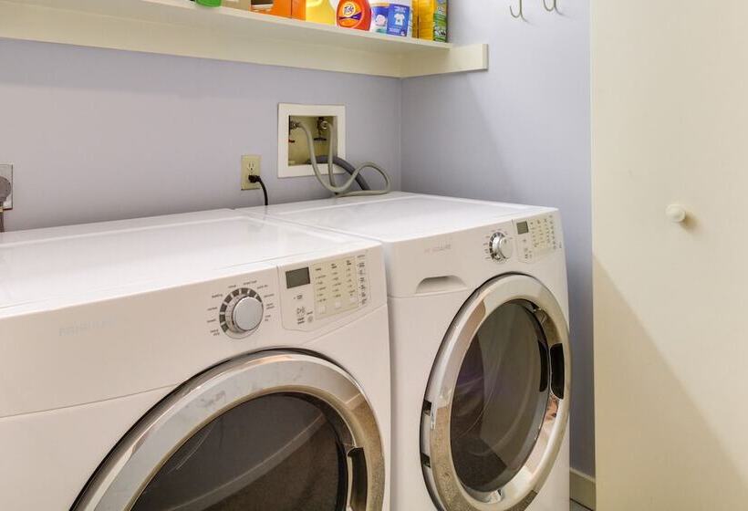 Wintergreen Resort Home W/ Deck, 1 Mi To Skiing!