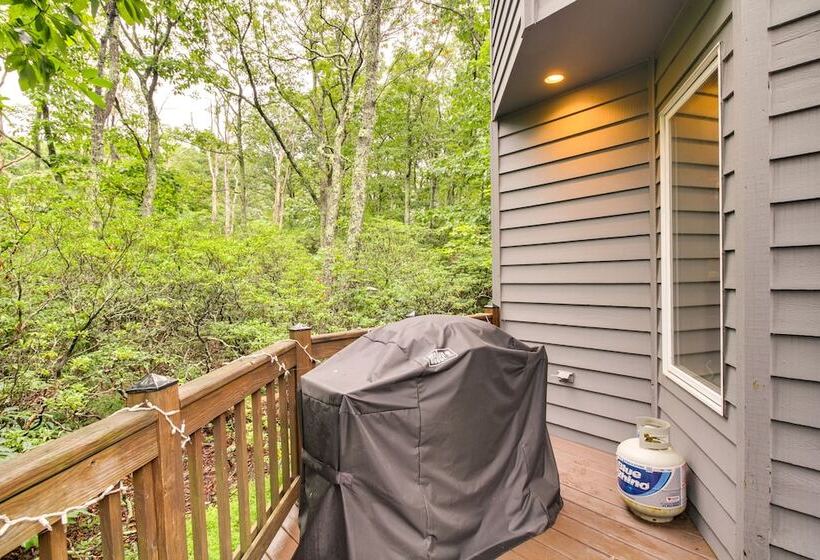 Wintergreen Resort Home W/ Deck, 1 Mi To Skiing!