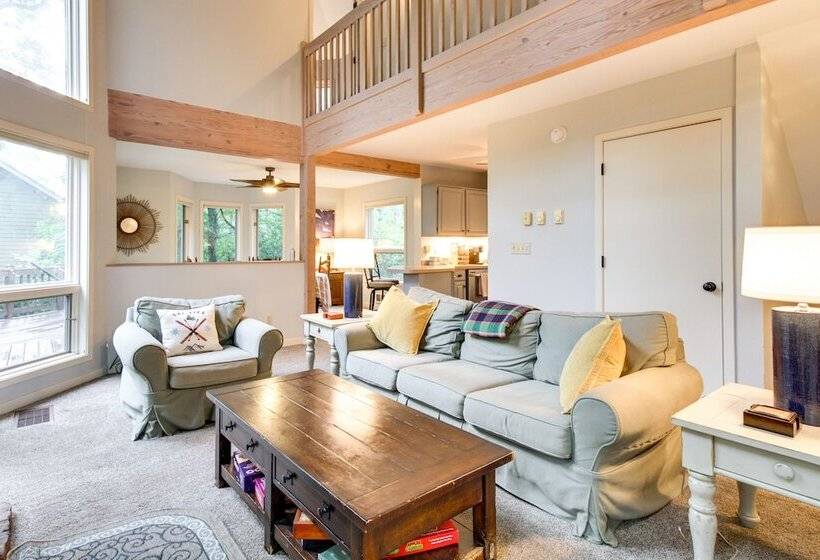 Wintergreen Resort Home W/ Deck, 1 Mi To Skiing!