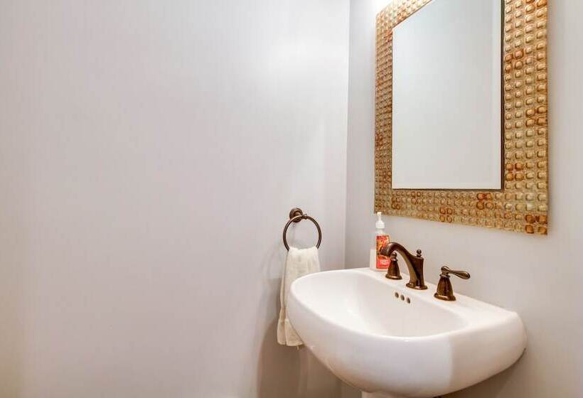 Wintergreen Resort Home W/ Deck, 1 Mi To Skiing!