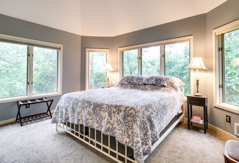 Wintergreen Resort Home W/ Deck, 1 Mi To Skiing!