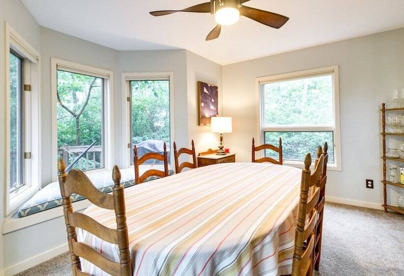 Wintergreen Resort Home W/ Deck, 1 Mi To Skiing!