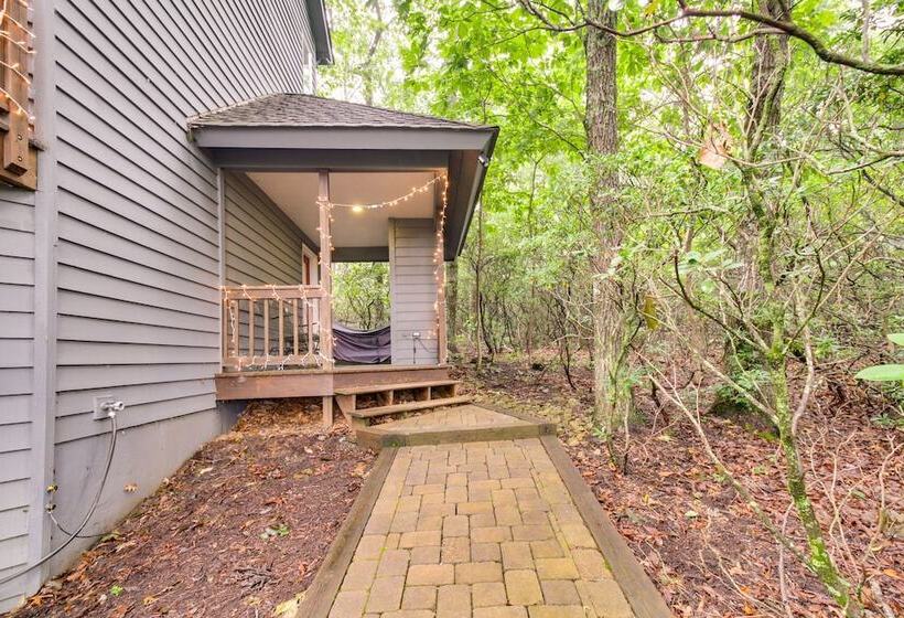 Wintergreen Resort Home W/ Deck, 1 Mi To Skiing!