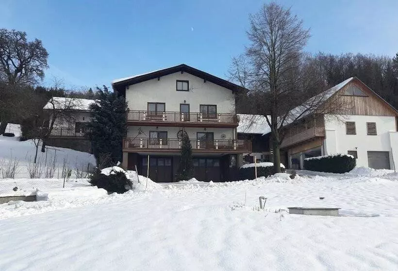 Hotelli Bauernhof Waira