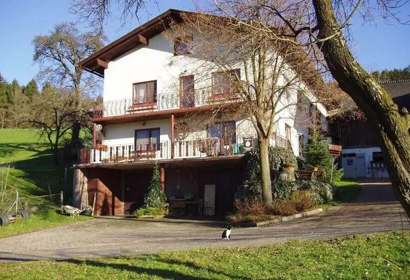 Hotelli Bauernhof Waira