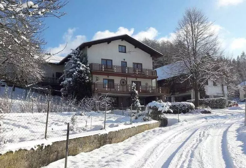 Hotelli Bauernhof Waira