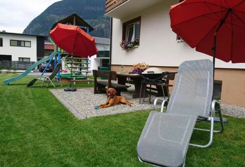 هتل Haus Attos