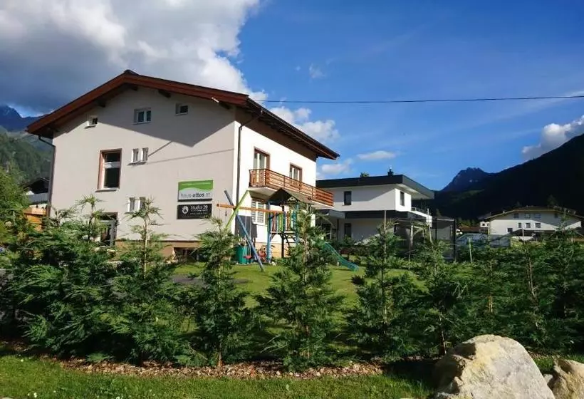 هتل Haus Attos