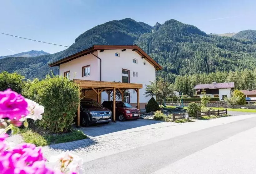 هتل Haus Attos