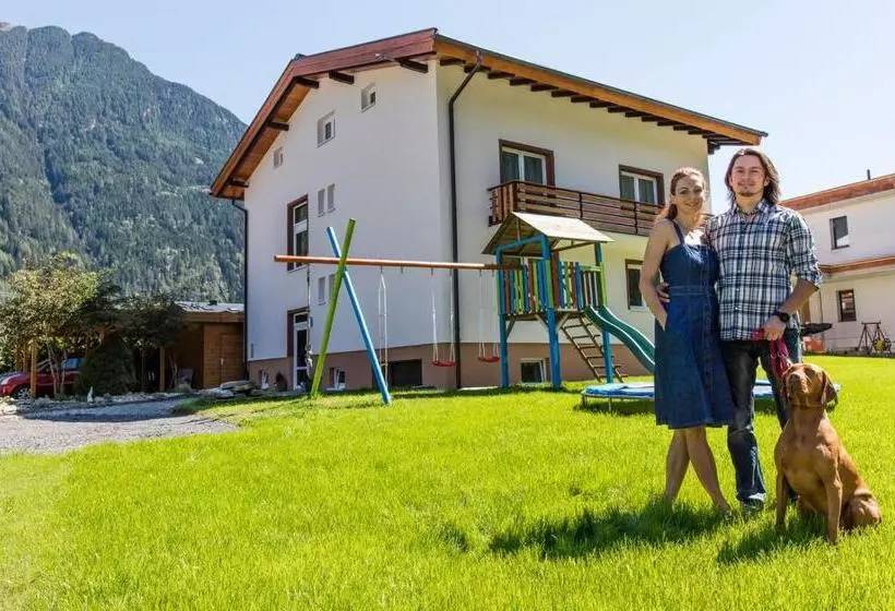 هتل Haus Attos