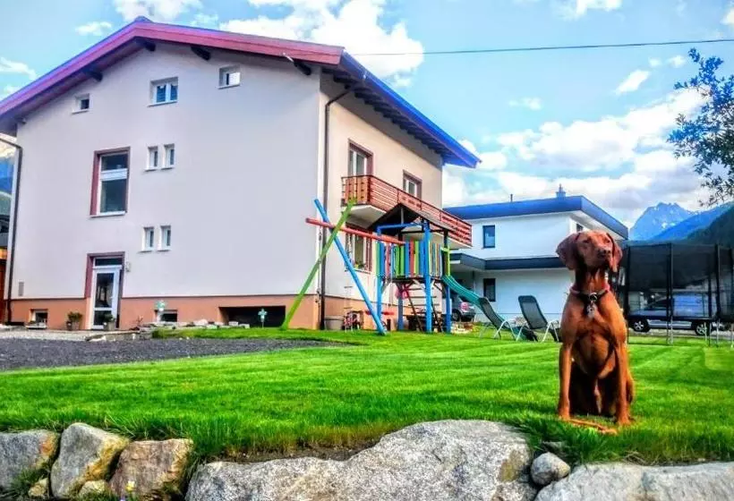 هتل Haus Attos