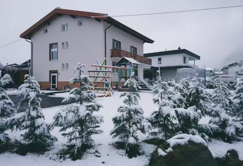 هتل Haus Attos
