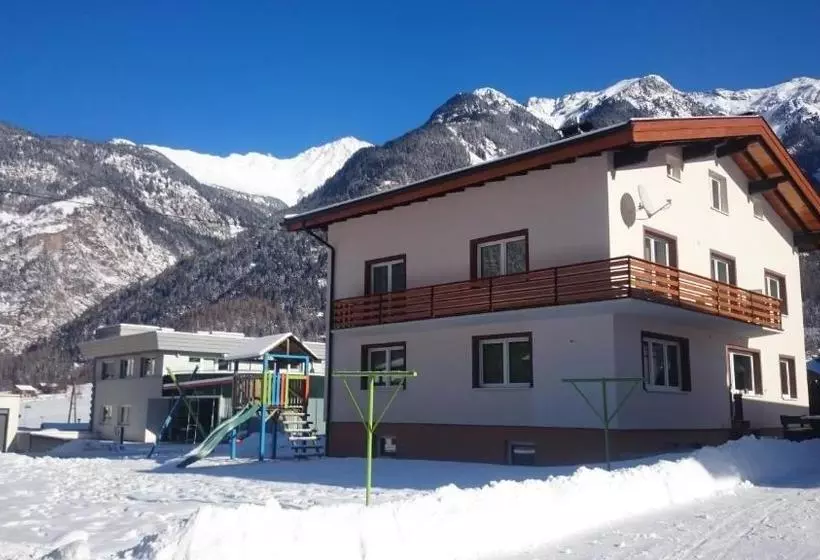 هتل Haus Attos