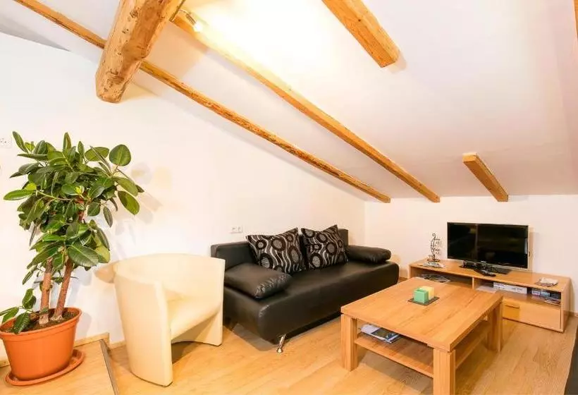 هتل Haus Attos