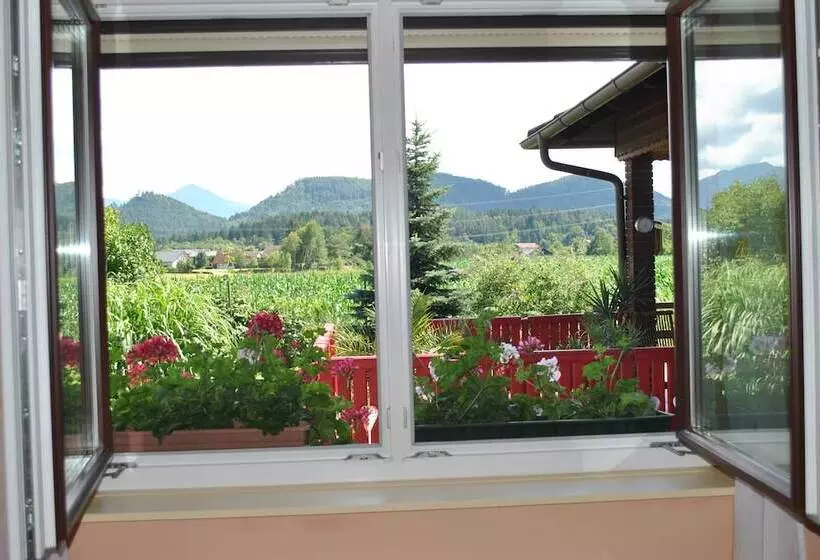 هتل Landhaus Noreia