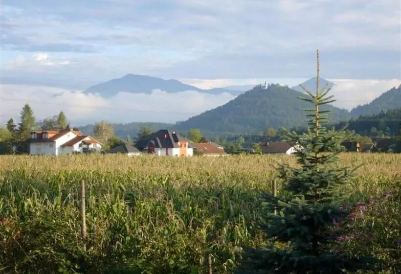 هتل Landhaus Noreia