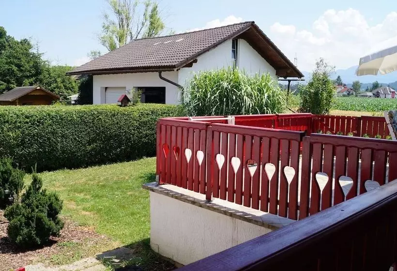 هتل Landhaus Noreia