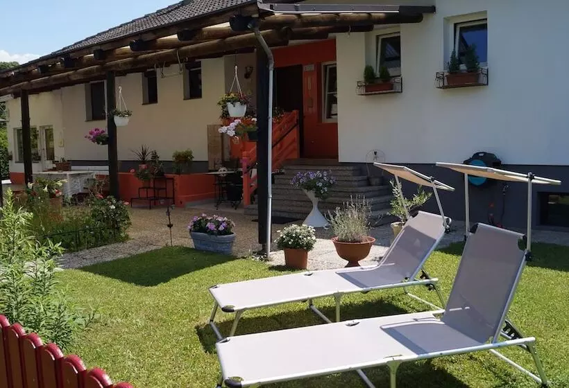 هتل Landhaus Noreia