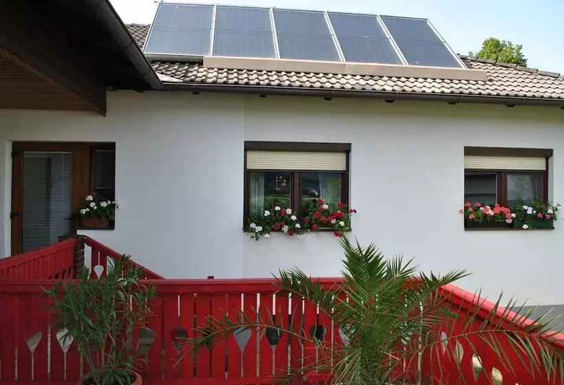 هتل Landhaus Noreia