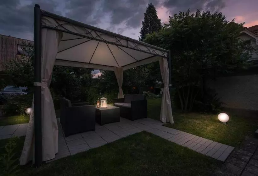 ホテル Max Aviation Villa & Apartments