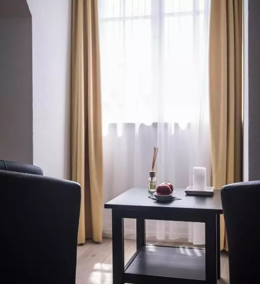 ホテル Max Aviation Villa & Apartments