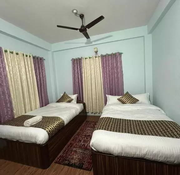 تختخواب و صبحانه Safari Suite